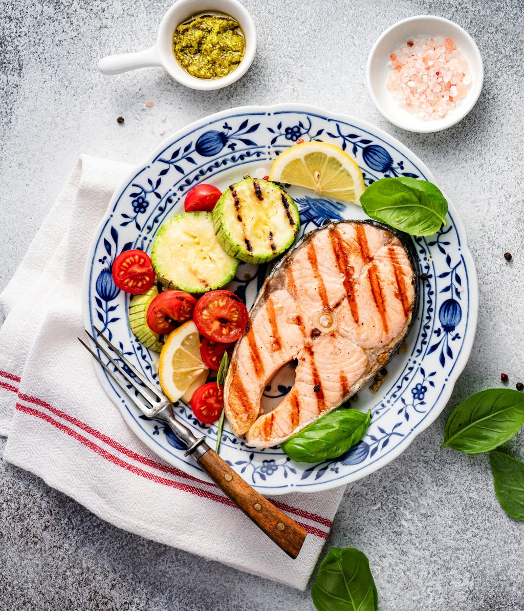 healthy low carb meal with grilled salmon zucchini and fresh vegetables