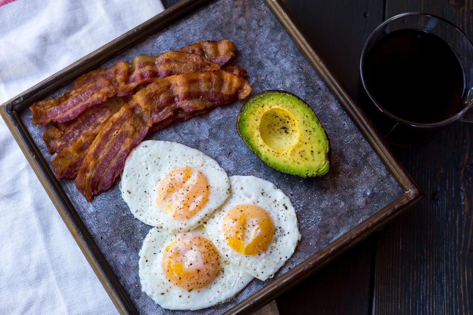healthy meal for intermittent fasting diet with eggs bacon and avocado