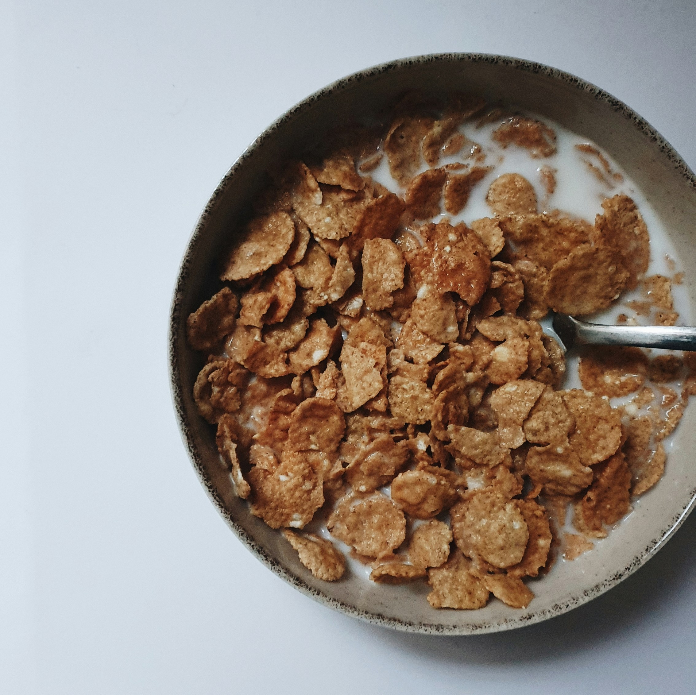 cornflakes cereal in a bowl
