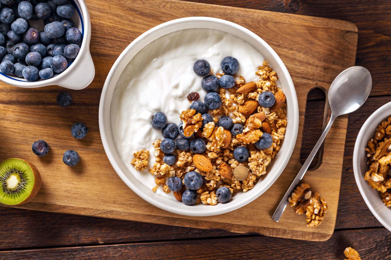 greek yogurt with honey and nuts