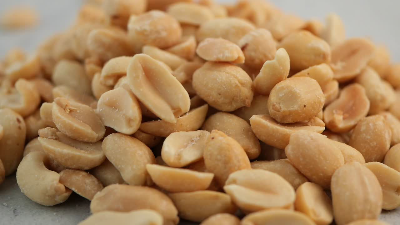 Fresh salted peanuts